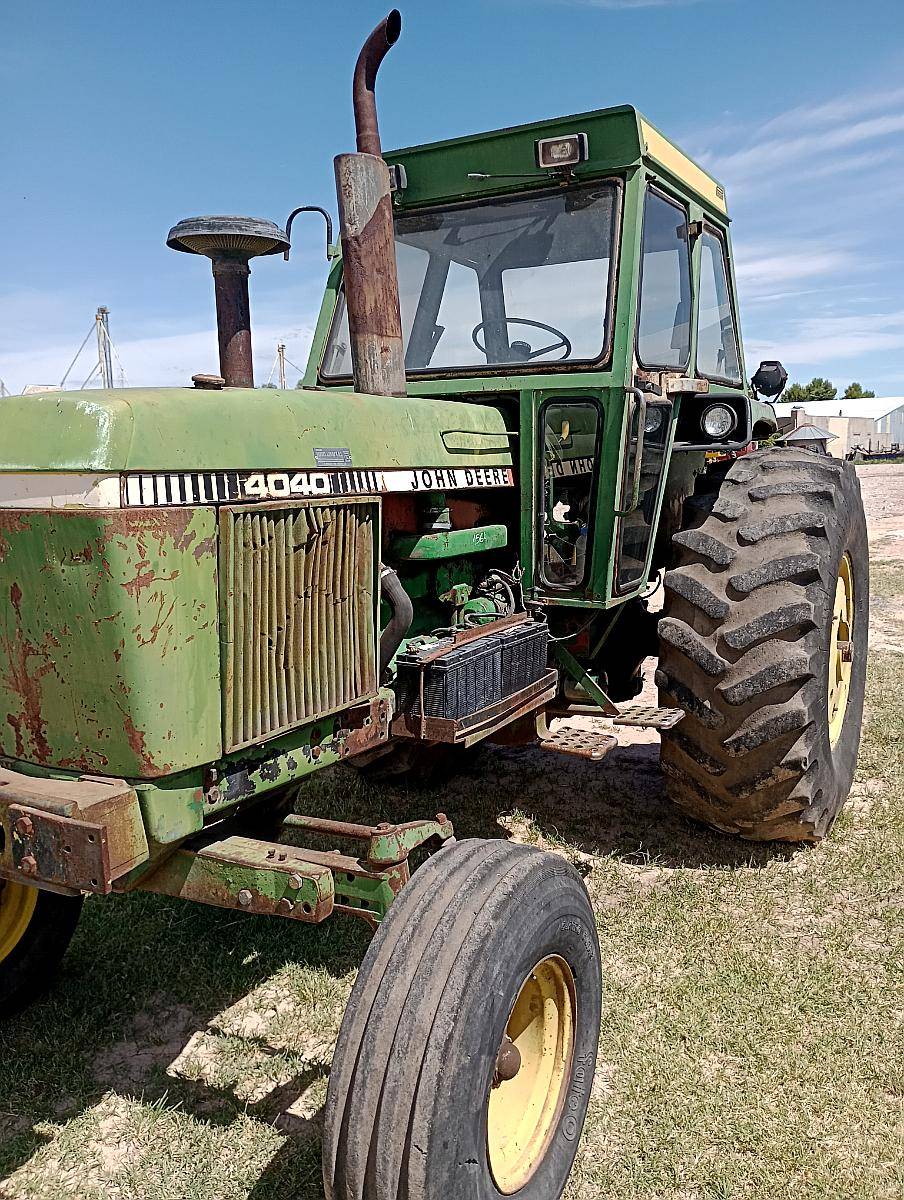 John Deere 4040 con 23.1x30