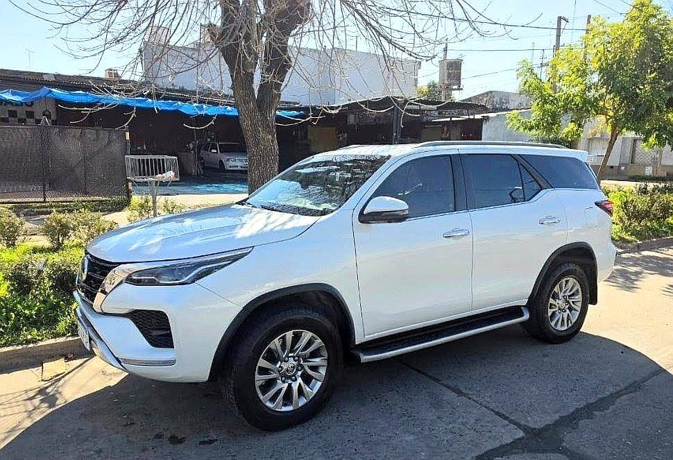 Vendo Toyota SW4 Única por SU Estado