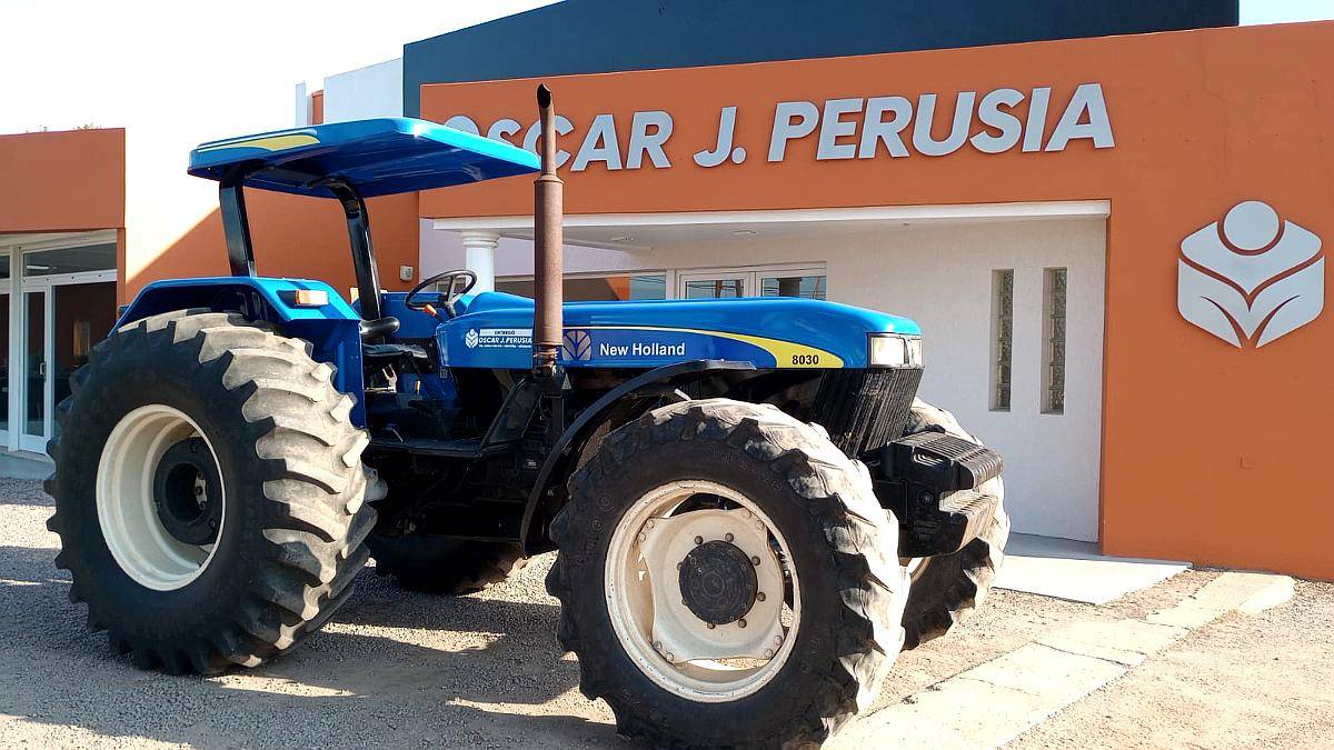 Tractor New Holland 8030 con Toldo