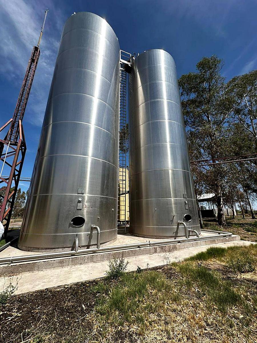 Se Venden 5 Silos de 150.000 Lts de Acero Inox