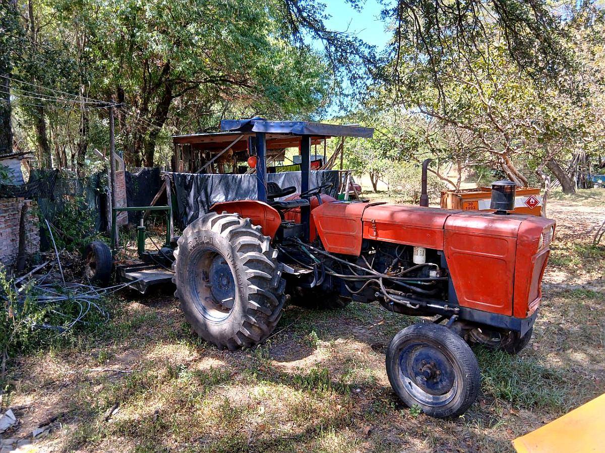 Tractor Fiat 700 e - Excelente Estado y Mecánica.-