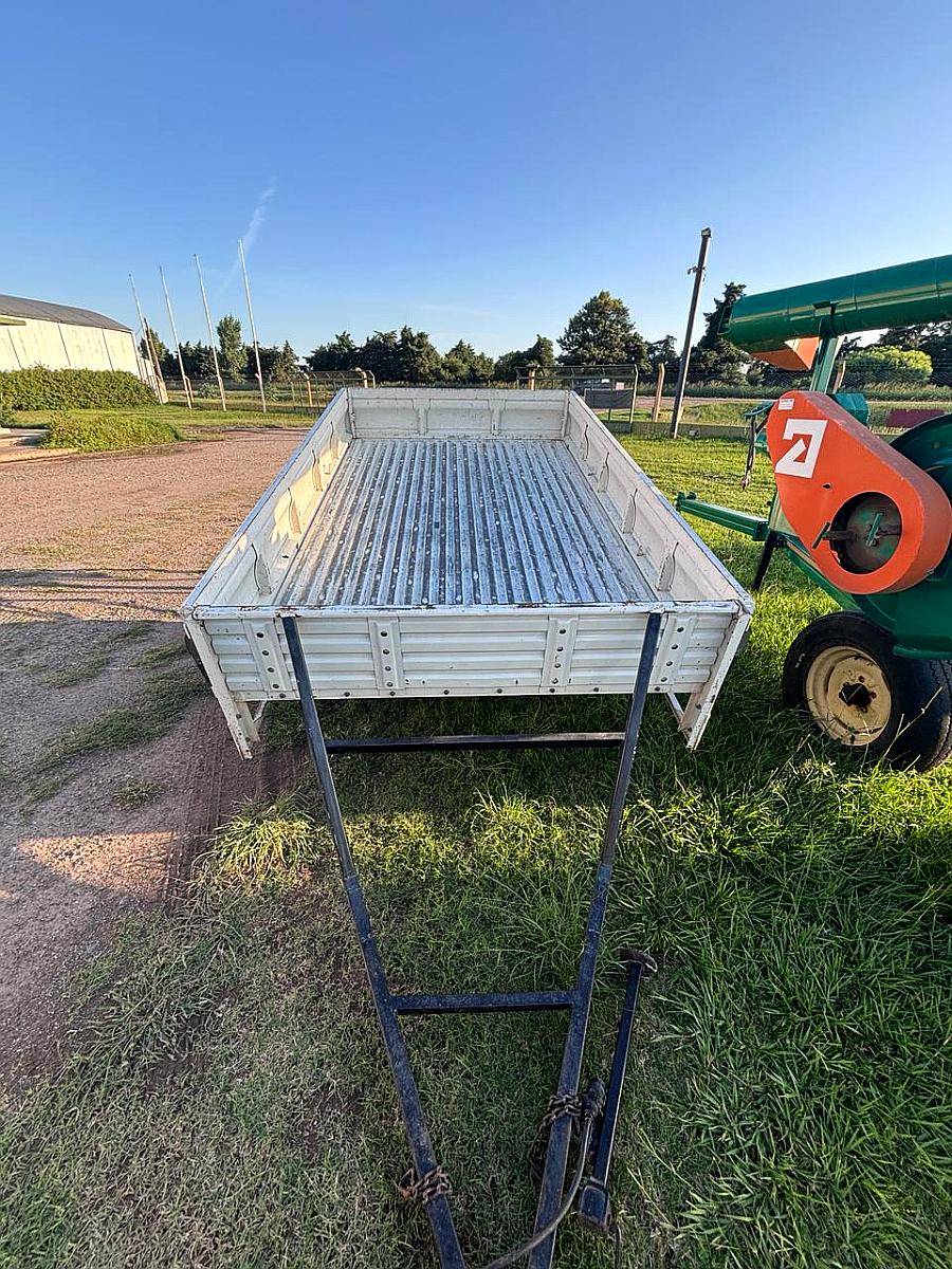 Acoplado Playo UN Eje C/gomas y Luces