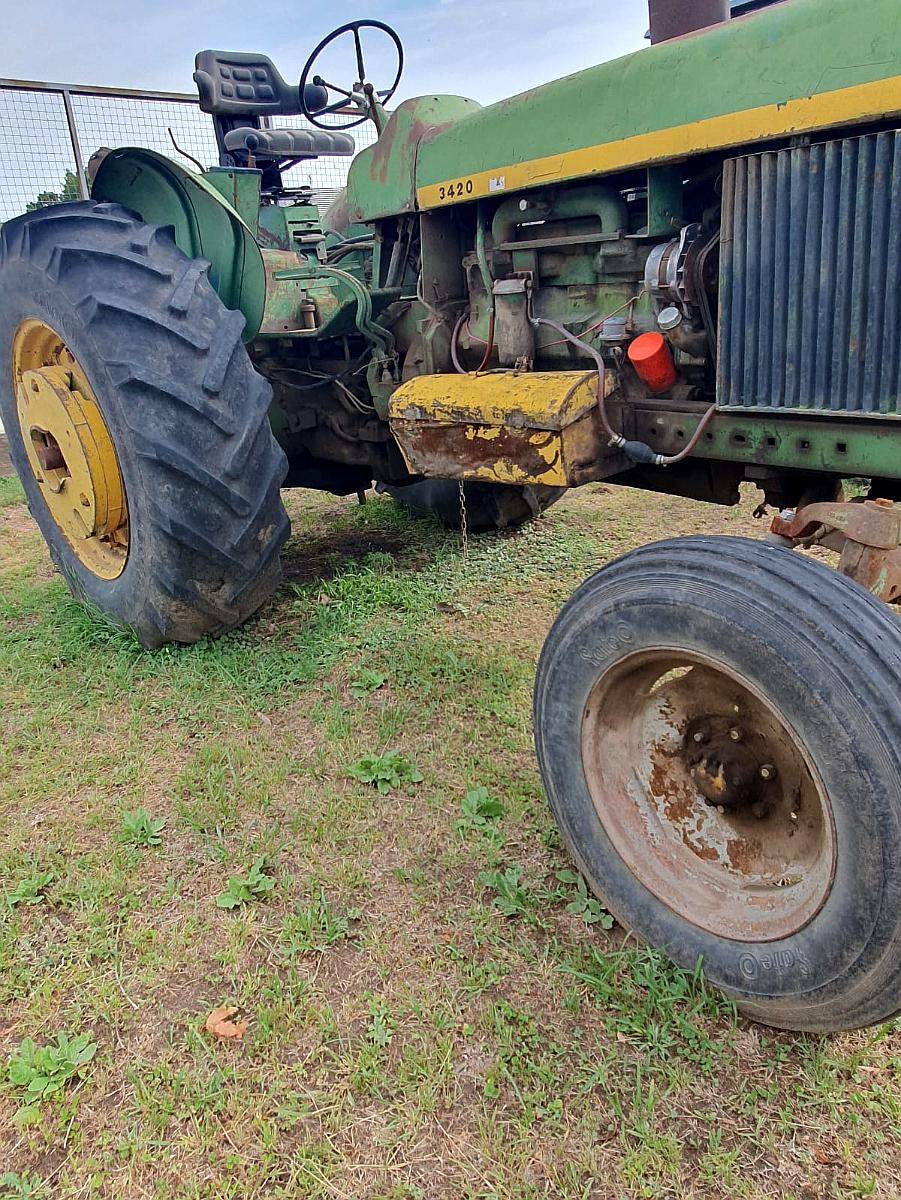 35 - Tractor John Deere 3420, 90hp con 3 Puntos. Usado