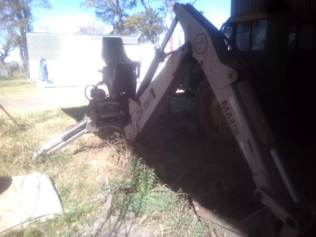 Retroexcavadora OM 1000 R 3 Puntos