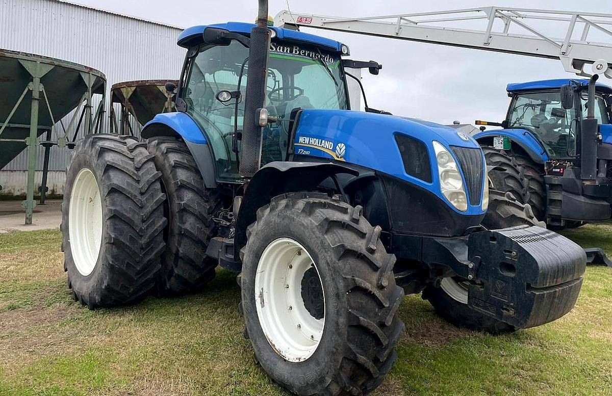 Tractor New Holland T7.240 200hp -3.000 Hs REP - Piloto JD