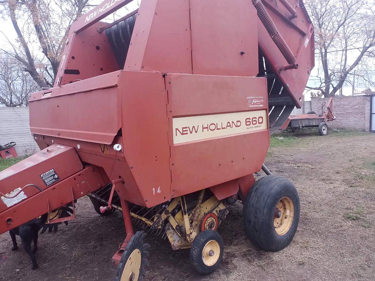 Rotoenfardadora New Holland 660