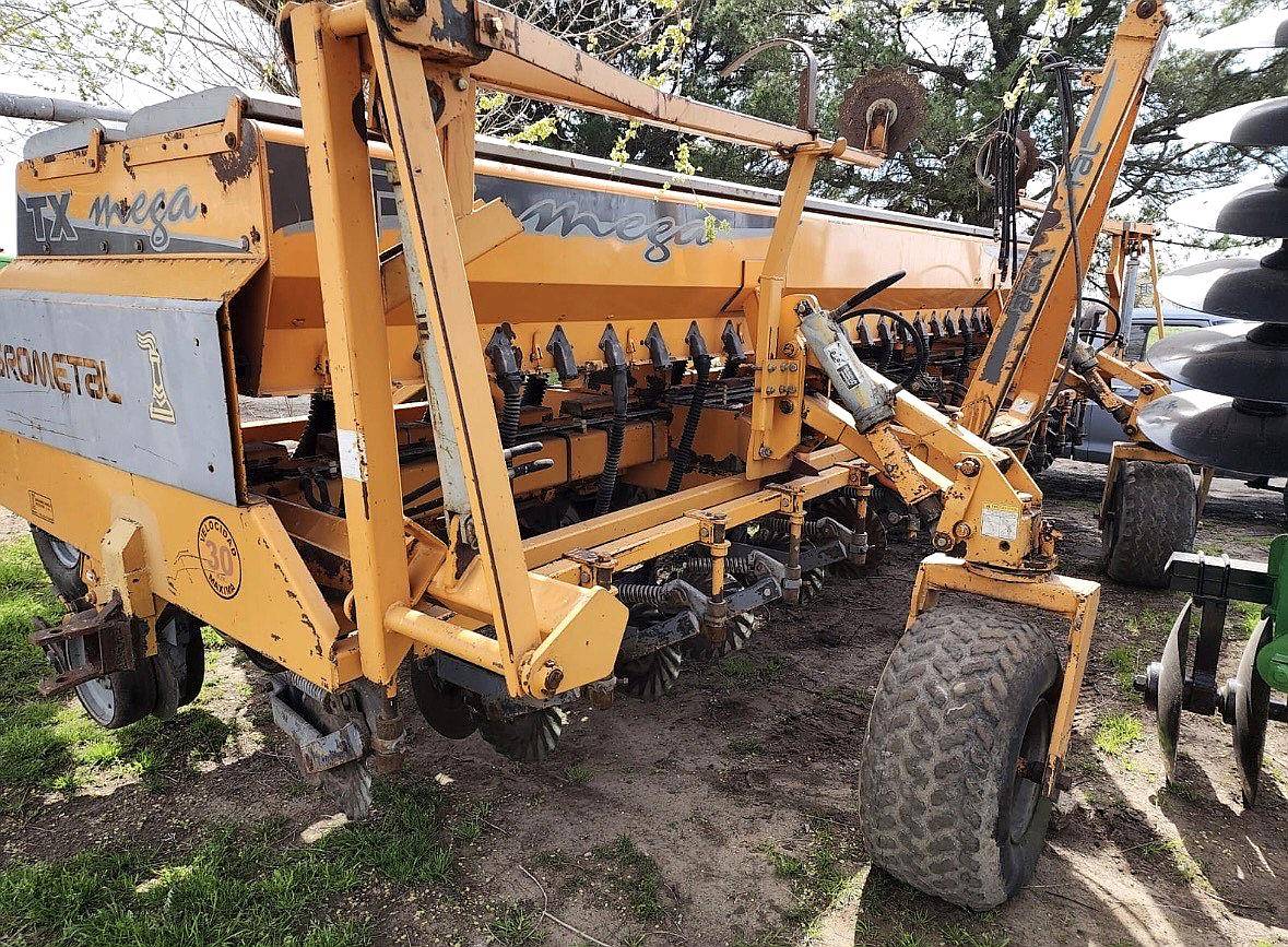 Sembradora Agrometal TX Mega de 13 a 52 cm Grano Grueso