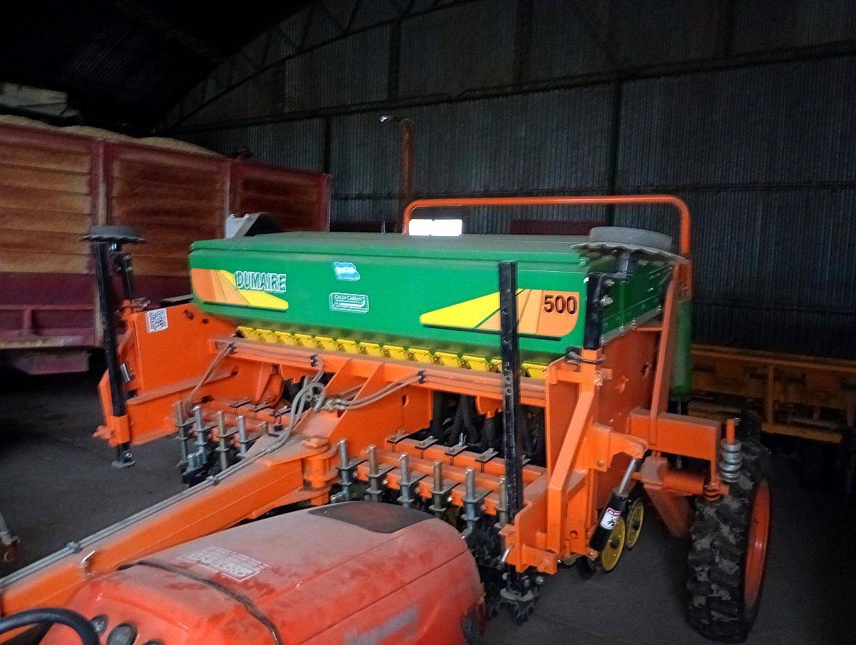 Sembradora 13 L a 17.50 con Alfalfero con Solo 20 Ha Usada