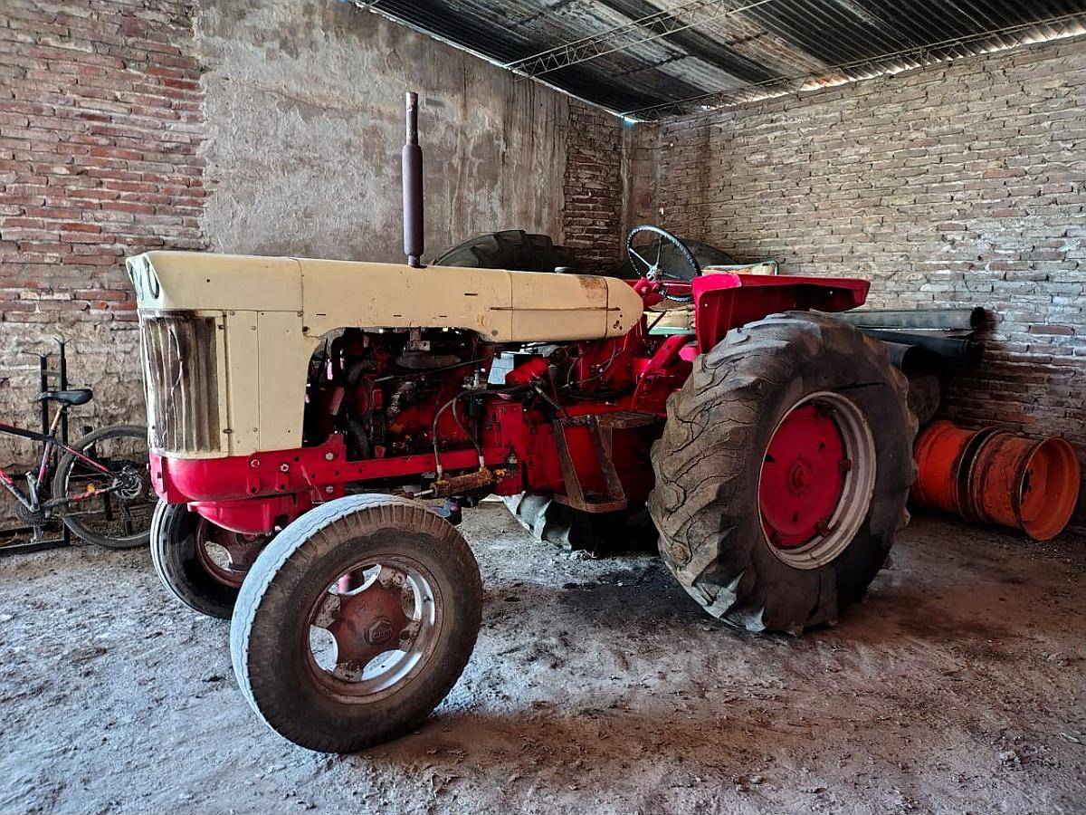 Tractor Case 830 75hp