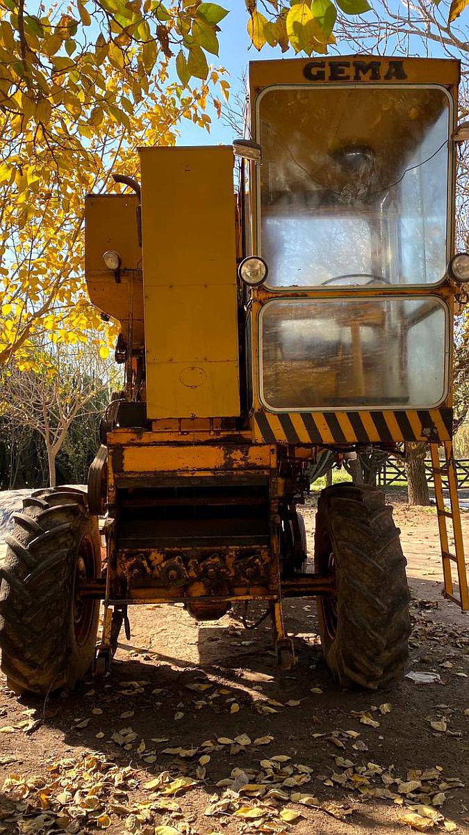 Cosechadora Gema 70 en Funcionamiento