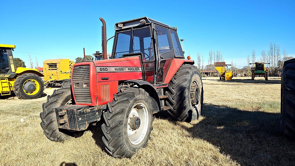 Mf 650 / año 2004 / 160 HP / Motor con 4.000 Horas