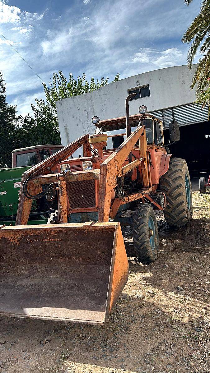 Fiat 700e con Pala Frontal