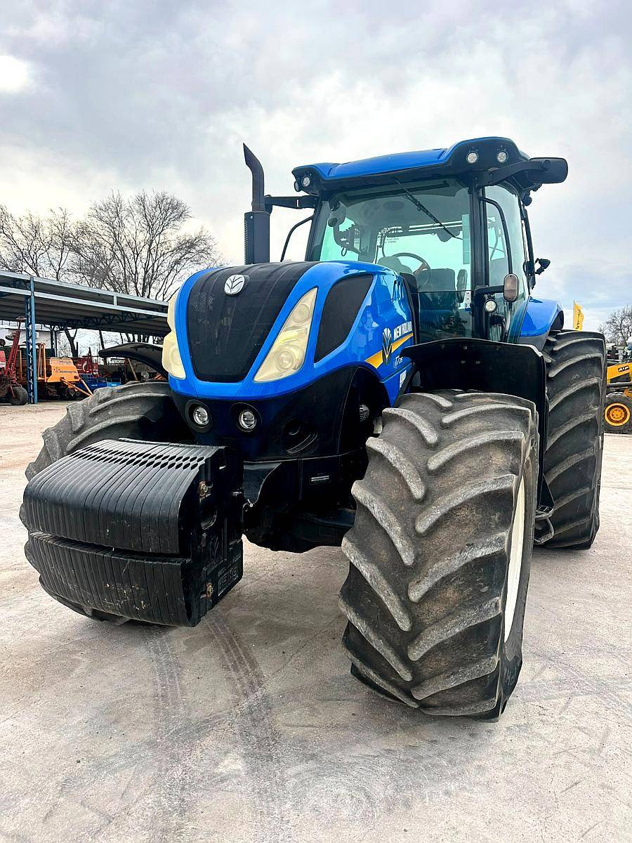New Holland T7 215