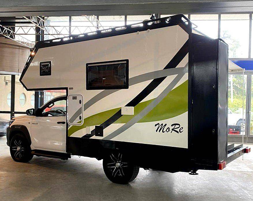 Vdo Toyota Hilux 4X4 DX 2.4 TD 2023 con Camper Carrozados RF