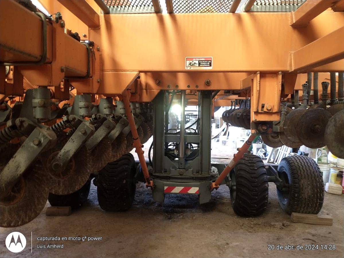 Sembradora Agrometal TX Pivot de 16/52