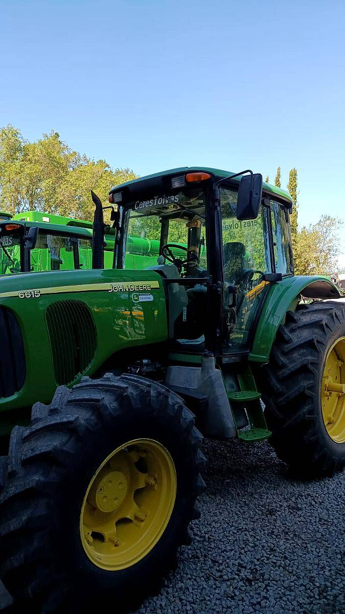 Tractor John Deere 6615 año 2006.