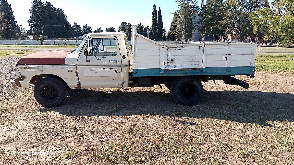 Ford F250 con Caja