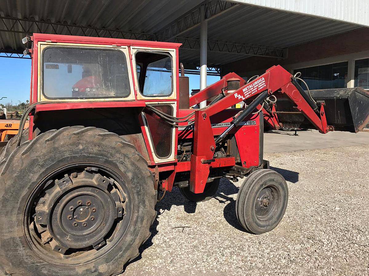 Tractor Massey Ferguson 1185 con Pala