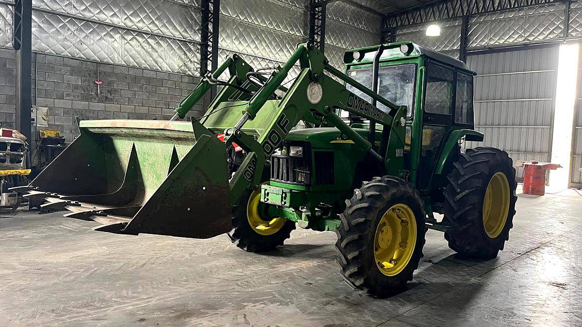 Tractor John Deere 5403 con Pala Frontal Omar Martin Om500f