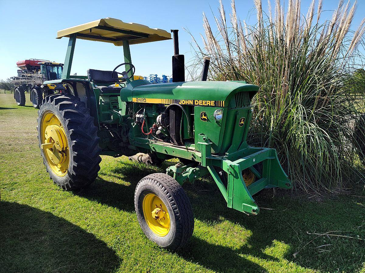 John Deere 2420 4X2