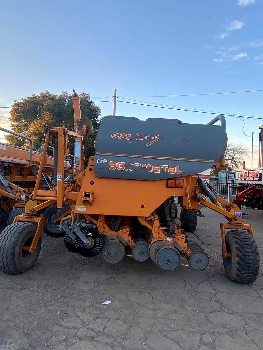Sembradora Agrometal MXY2 de 27 Líneas a 17,5 CMS Reparada