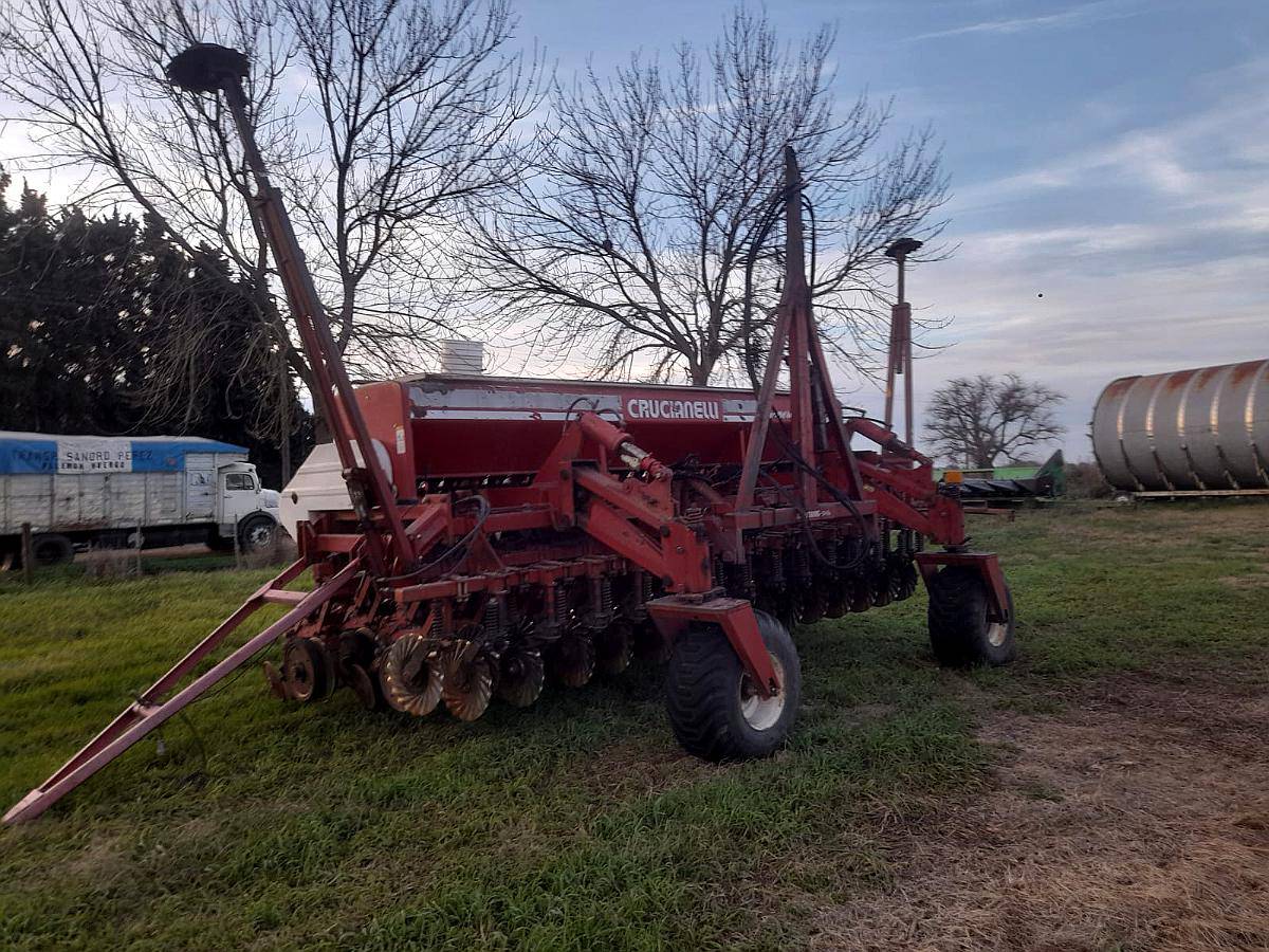 Sembradora Crucianelli Pionera III de 27 a 17 cm con Monitor