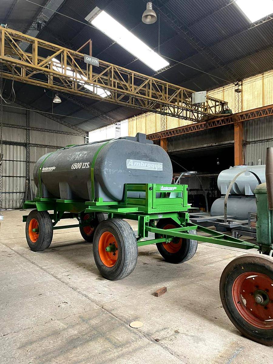 Acoplado Tanque de Polietileno 6500 Litros Ambroggio