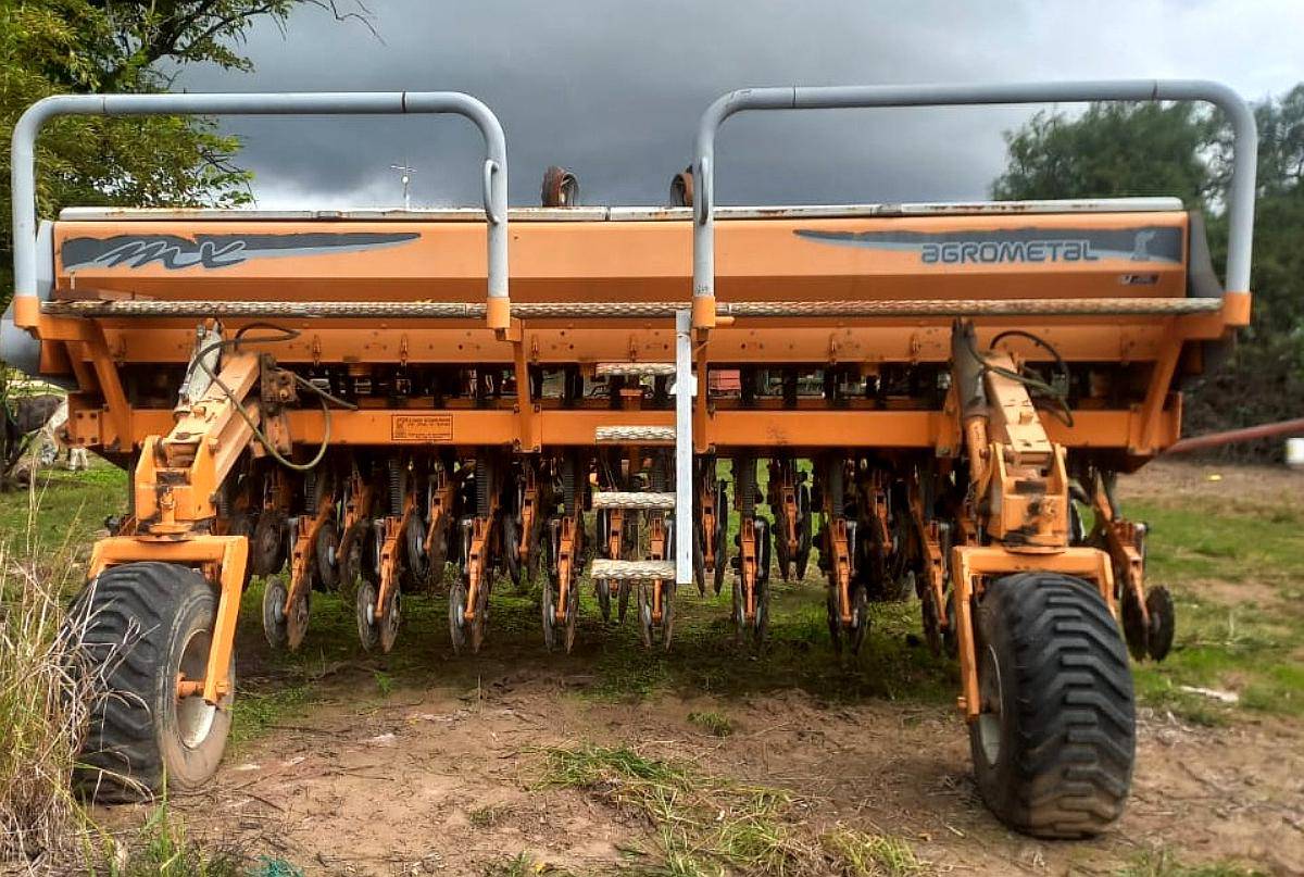 Sembradora Agrometal MX de 23 a 21 - Fert Simple, Monitor
