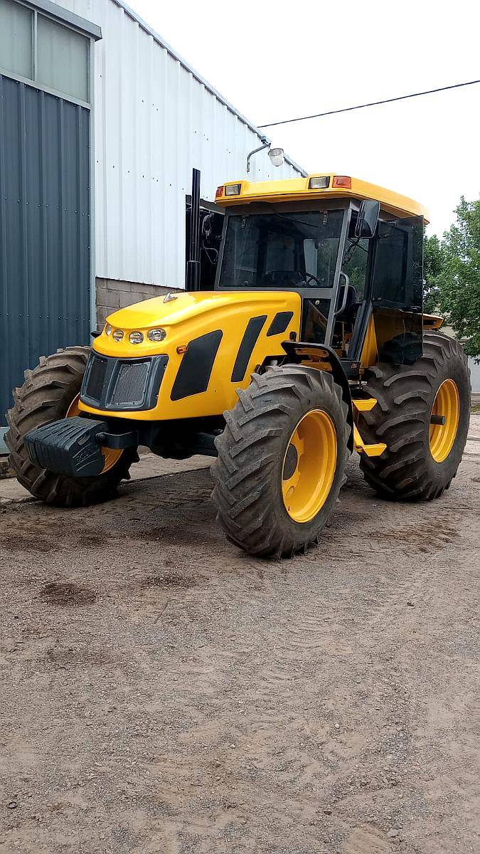 Tractor Pauny 250 a Doble Tracción