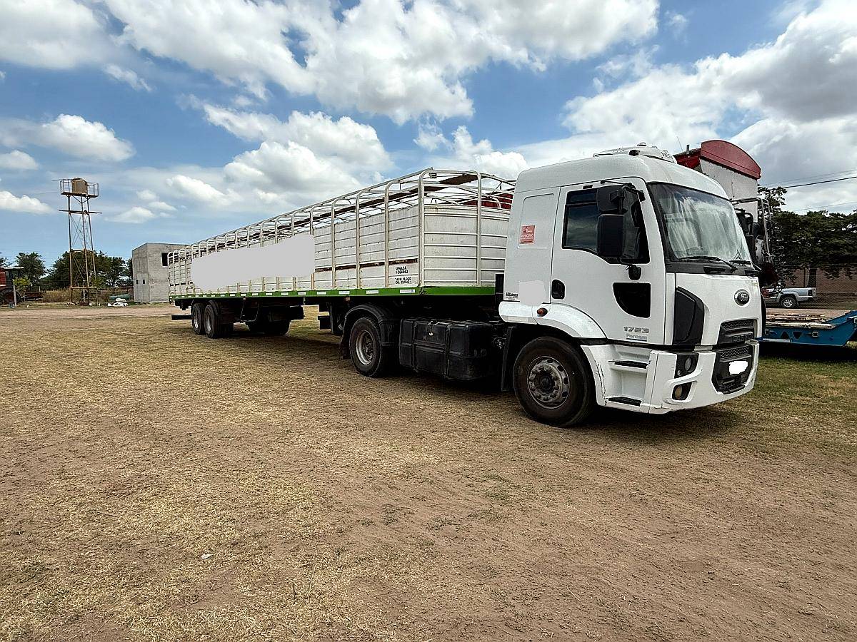 Camion Ford 1723 Jaula Sola y Brusa