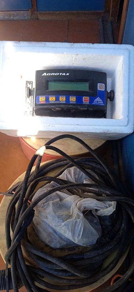 Vendo Apache Mod 6120 de 9 Surcos con Monitor Agrotax y Fert