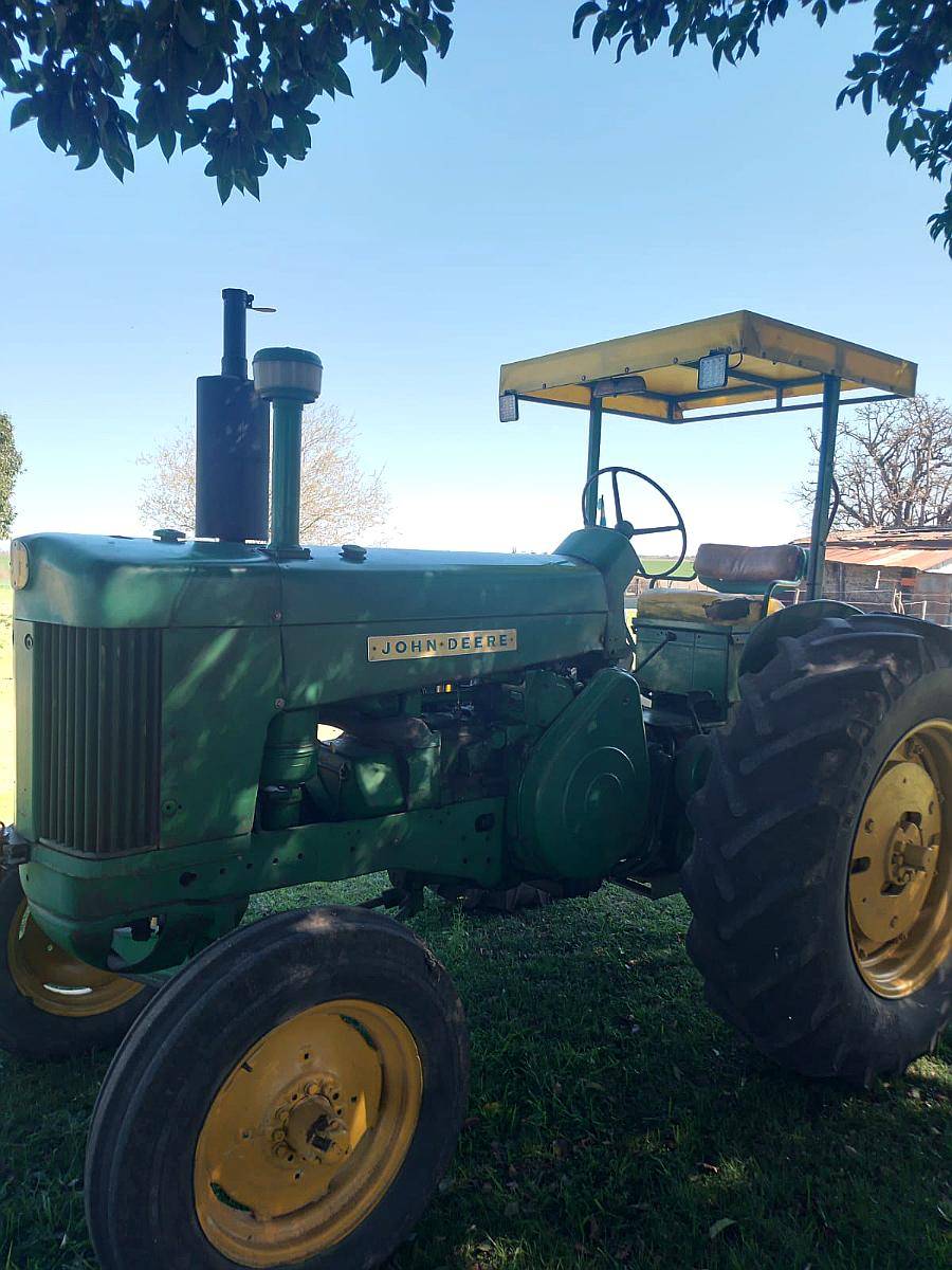 Tractor John Deere 730