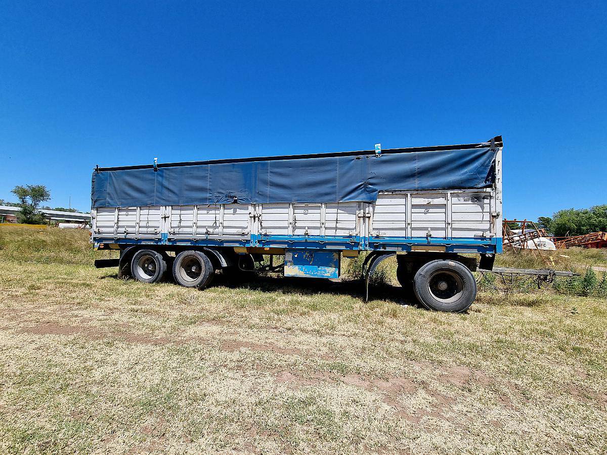 Acoplado Tahnos Baranda Volcable año 2013 con Destape