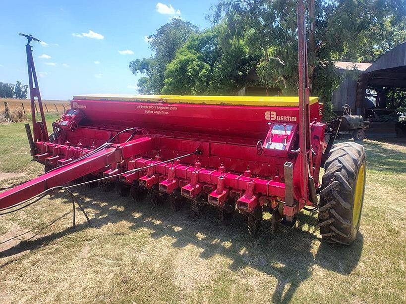 Sembradora 25 a 17.5 Alfalfero