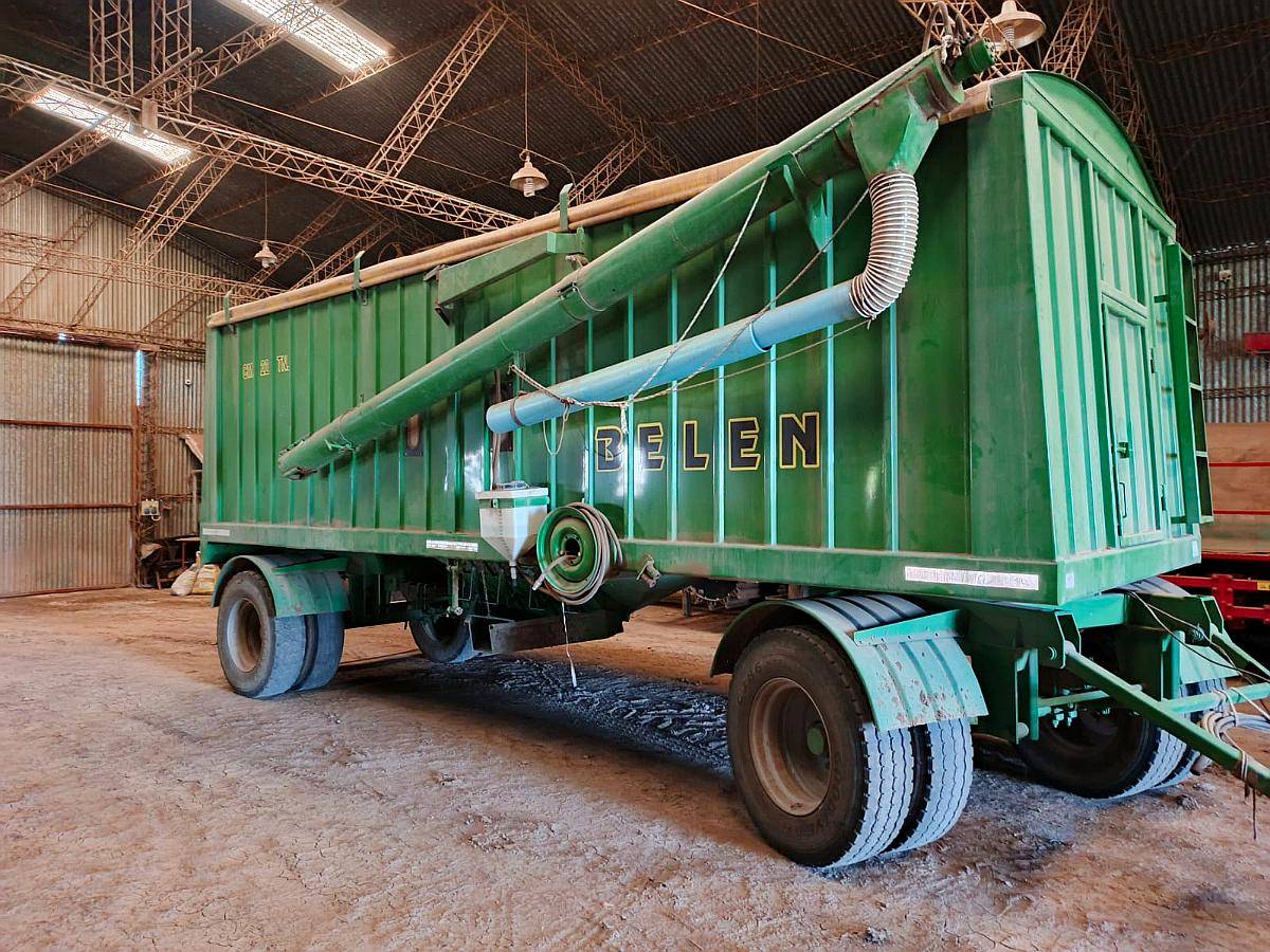 Tolva Semillera y Fertilizantes Marca Belen- cm 22 TN