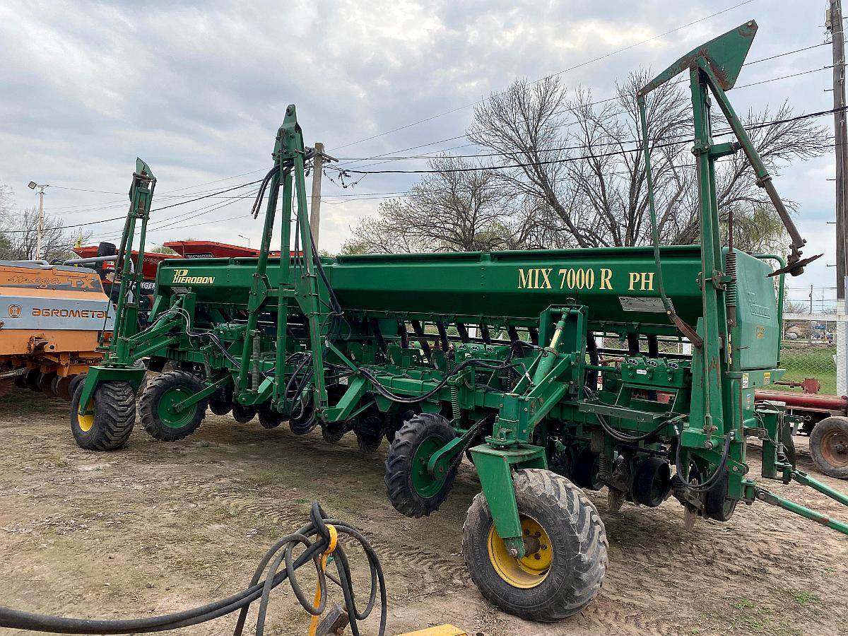 Sembradora Pierobon MIX 7000 de 13 a 52 C/monitor Cuffia
