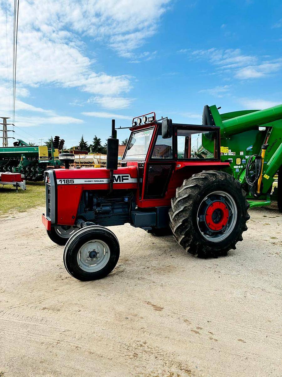 Massey Ferguson 1185 año 1977.
