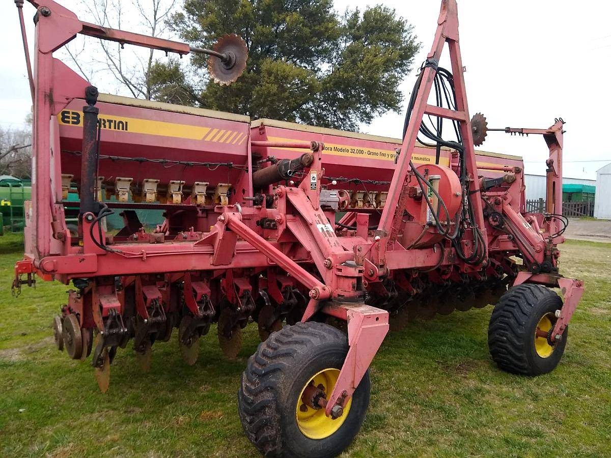 Sembradora Bertini Modelo 32000