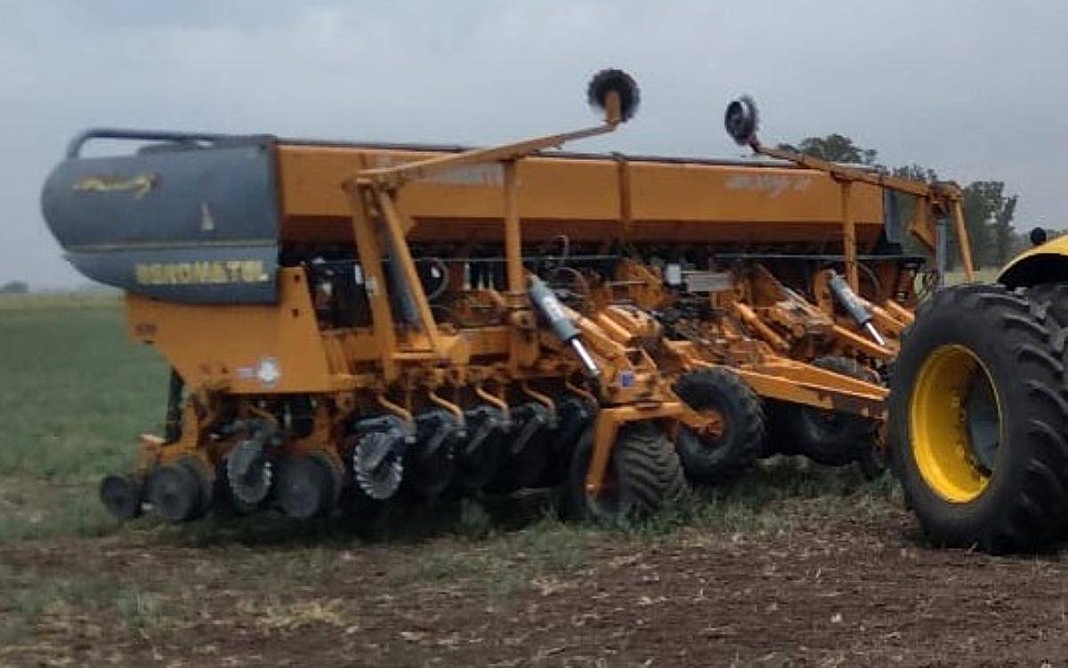 Sembradora Agrometal 2012 de 31 a 21 Alfalfero- Control Agro