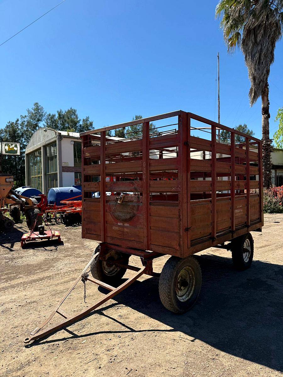 Acoplado Jaula Ferrario de 4X2 Metalico con Puerta Trasera