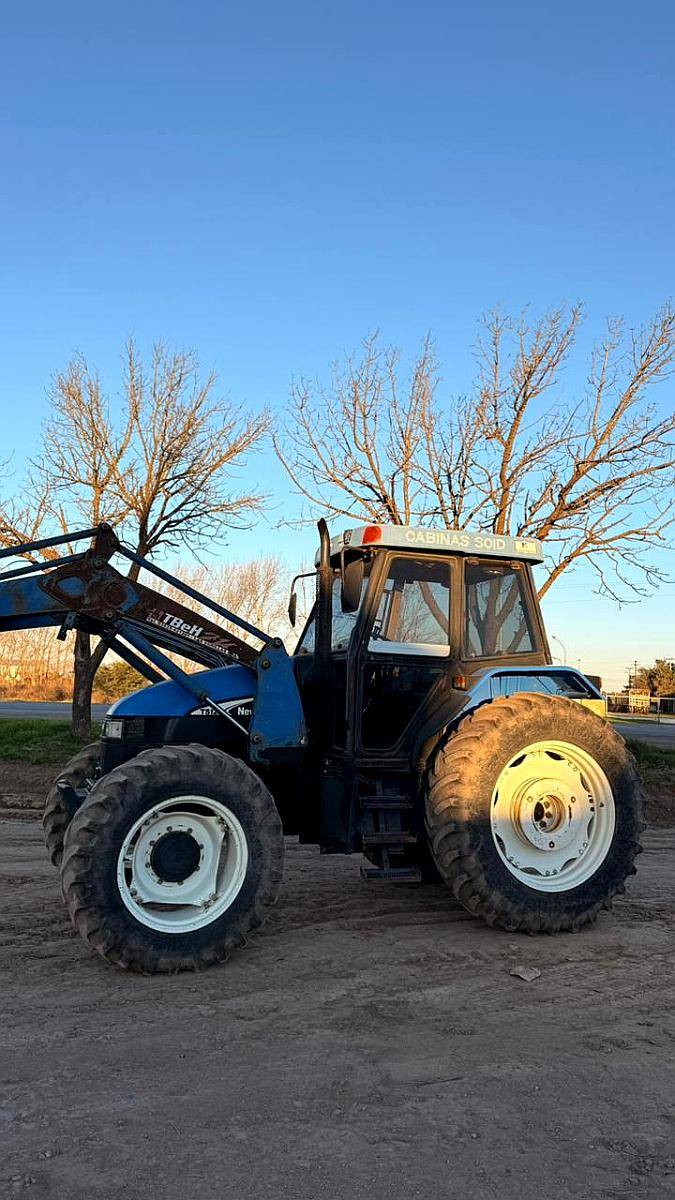 Tractor New Holland TS 120, año 2004, 10.000 Hs Motor Genesi