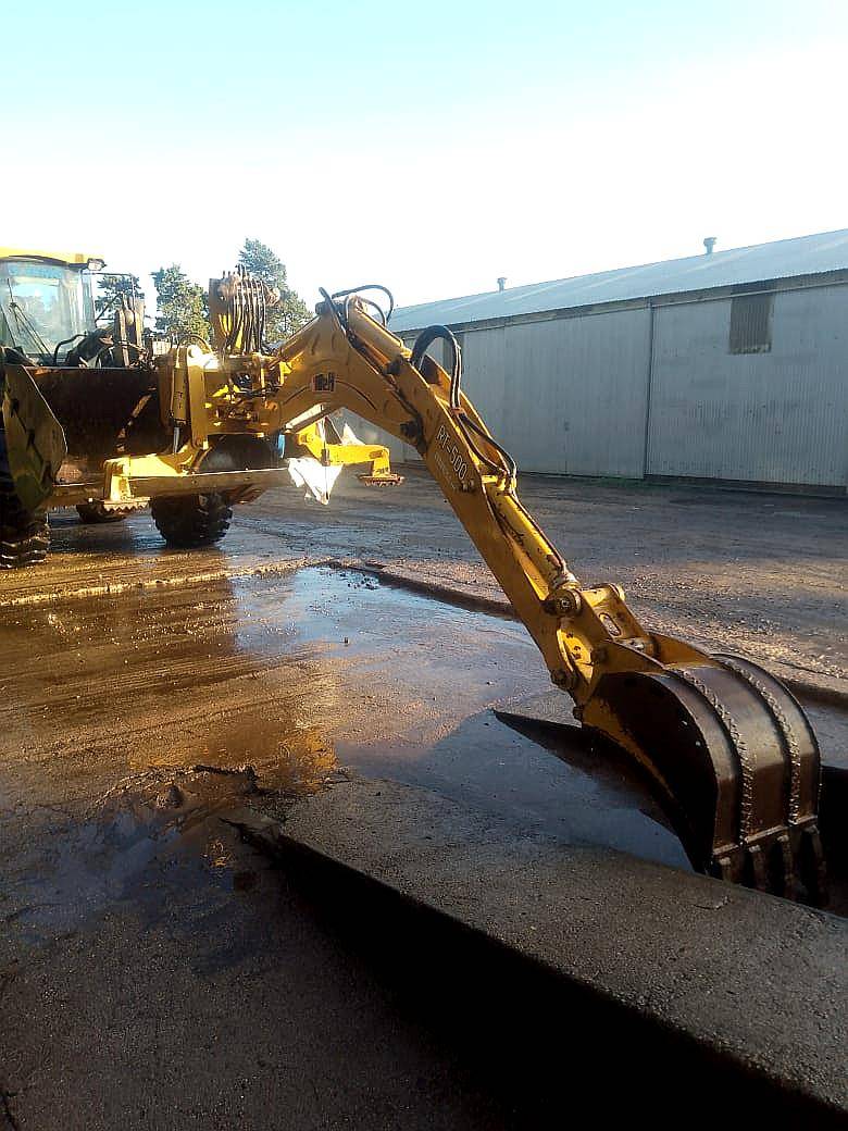 Brazo Retroexcavadora TVH Usada