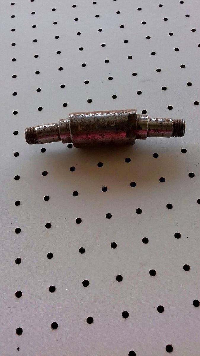 Eje Rueda Tapadora. (sep. 190 MM) Dumaire