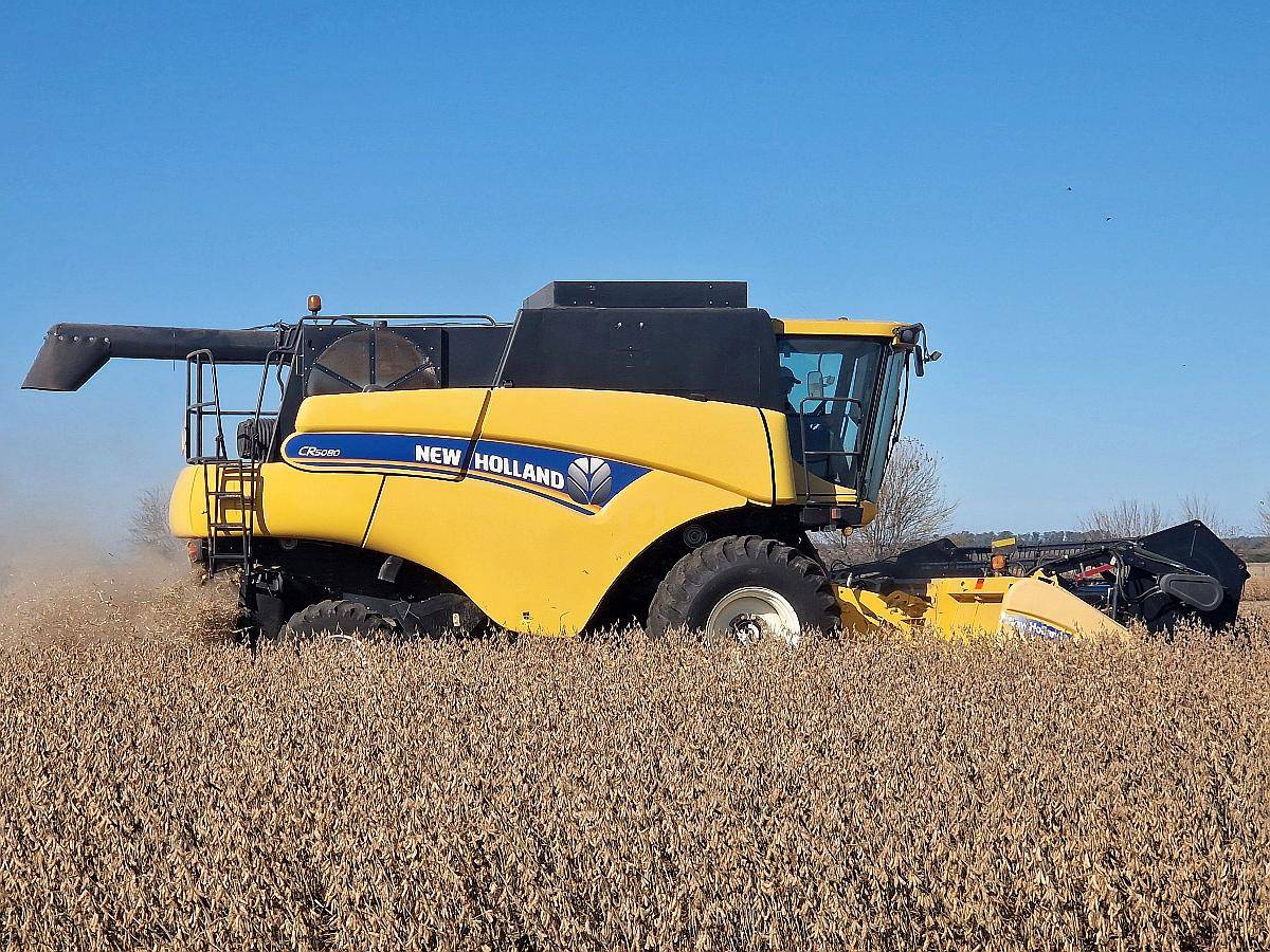New Holland CR 5080, Cabezal Sojero 25, Poco USO (4x2, 2014)