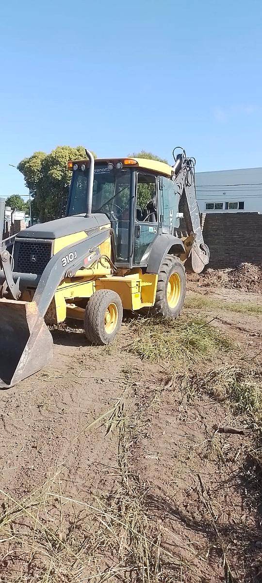 Retroexcavadora John Deere 310j