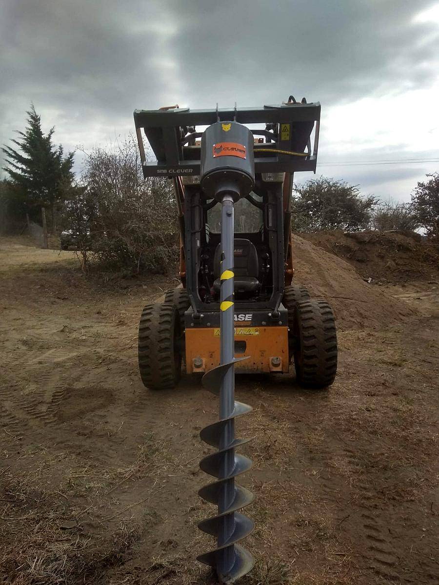 Implemento Hoyadora para Minicargadora