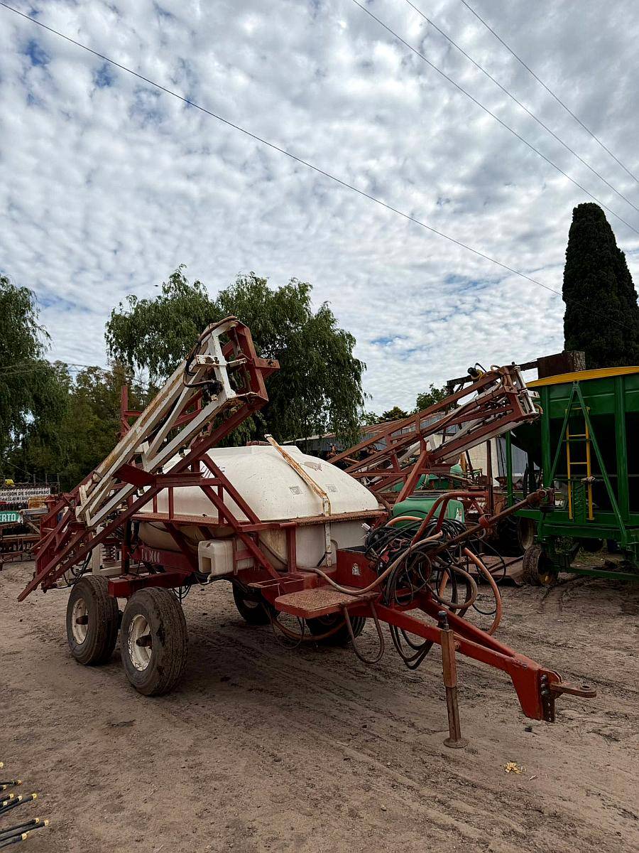 Pulverizador Osinaldi de 2000 Lts con 21 Mts de Botalon