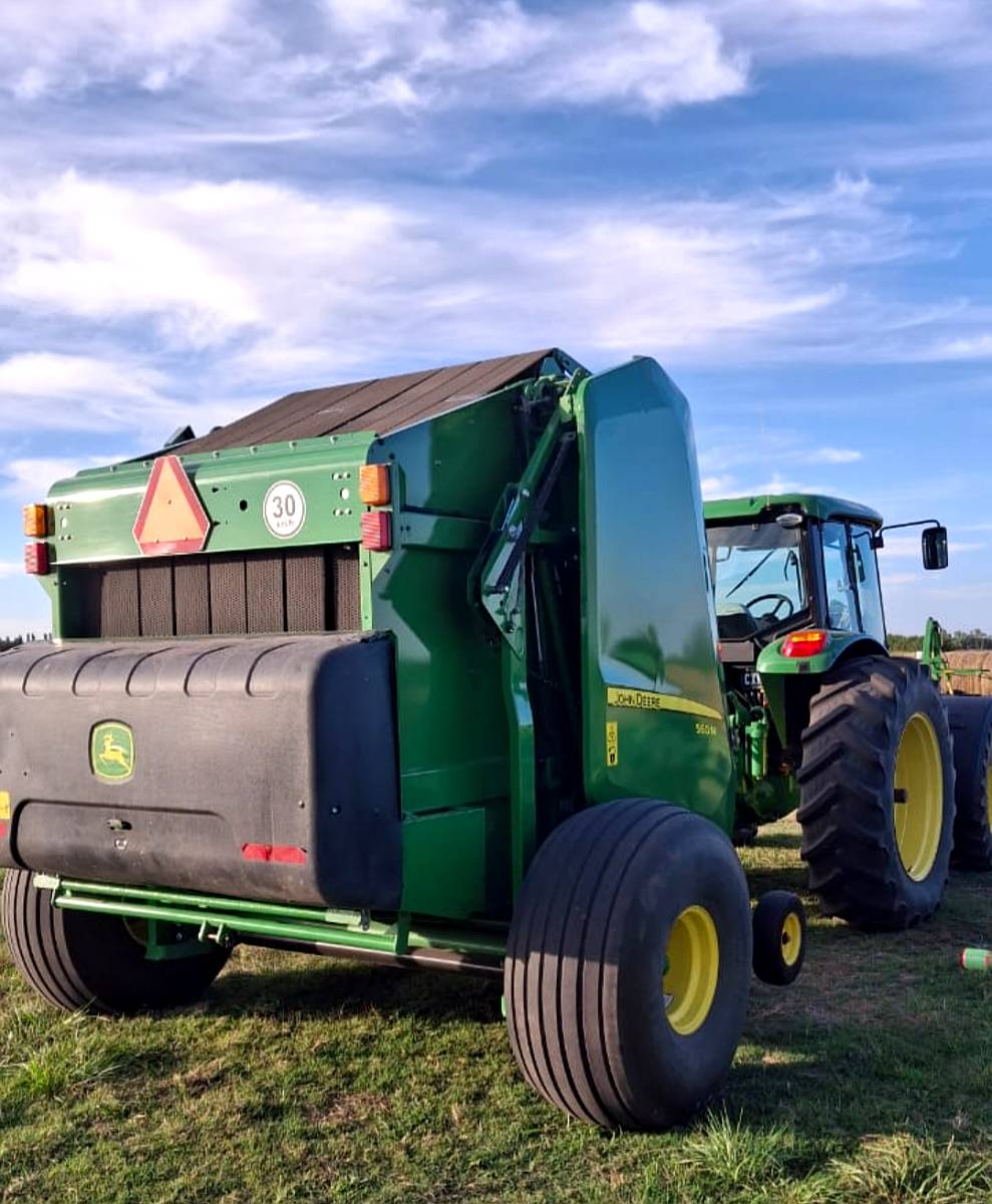 Rotenfardadora John Deere 560 M.