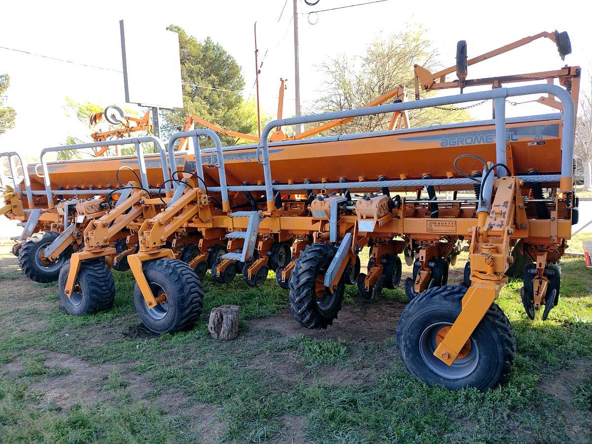 Sembradora Agrometal TX Mega 18 a 52 Mecanica