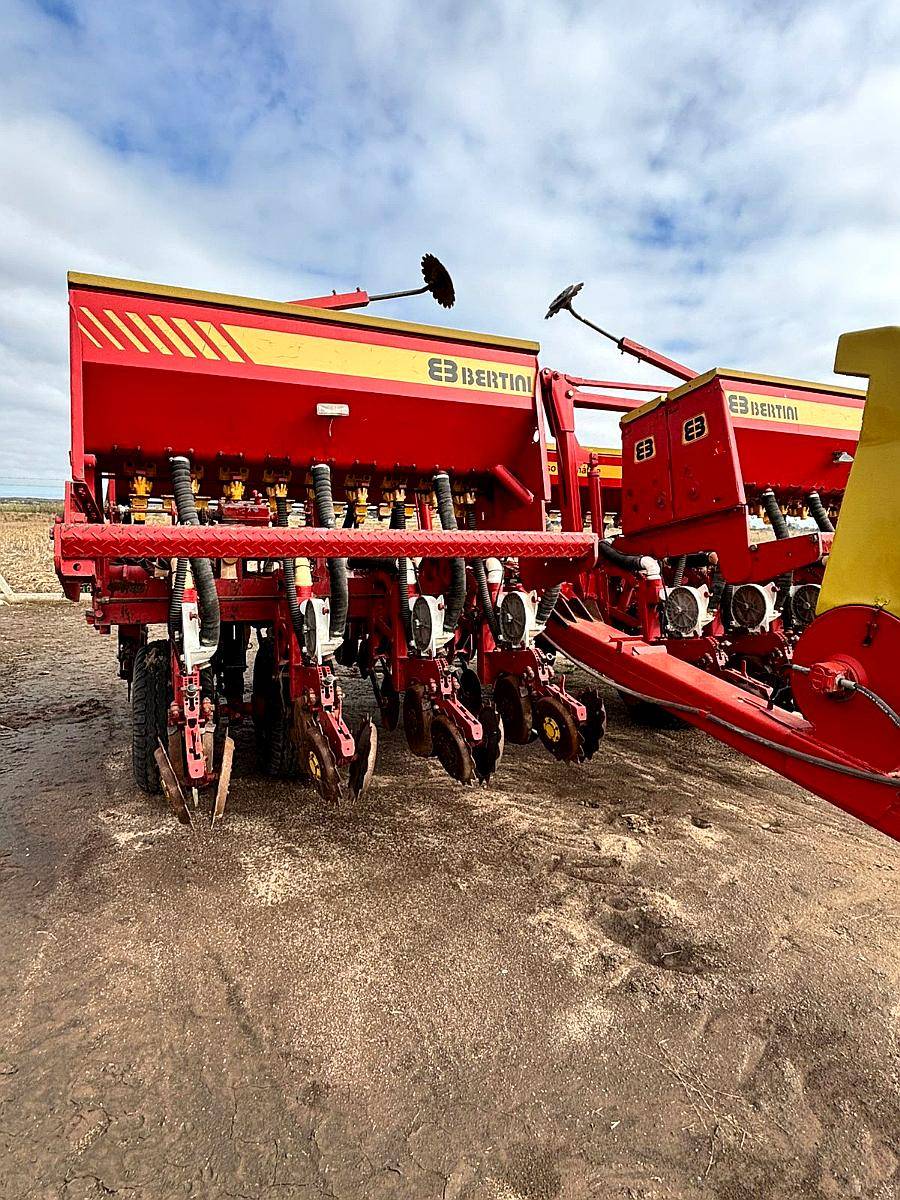 Sembradora Bertini 18 Líneas a 52cm Neumática